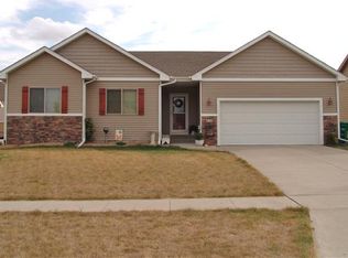 218 10th St NW, Altoona, IA 50009