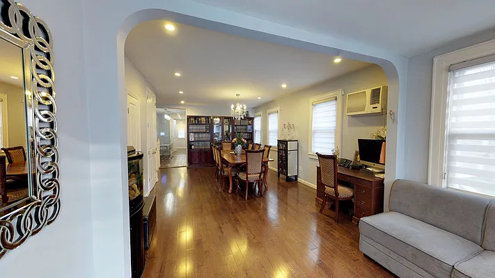 Sold by Behfar Team LLC | media 17