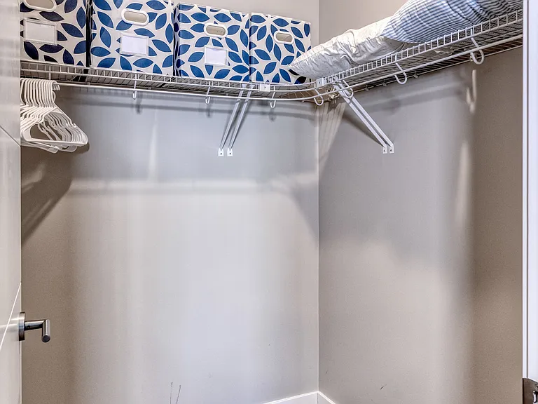Piper Lakes Walk-In Closet