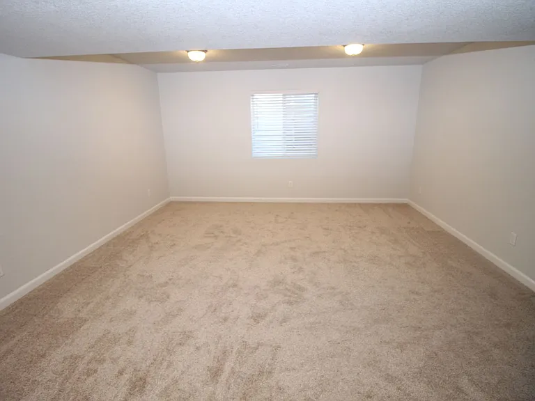 943 E Moreno Ave — Photo 16