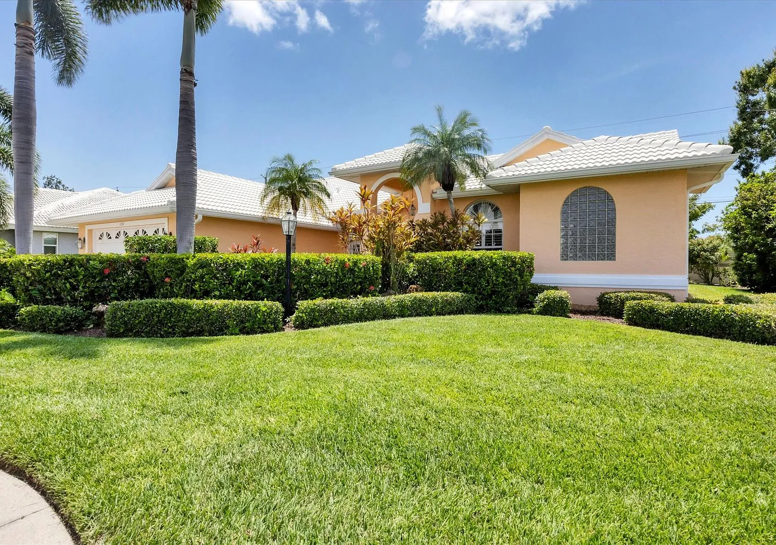 Seasonal/short term turnkey furnished home — Photo 1
