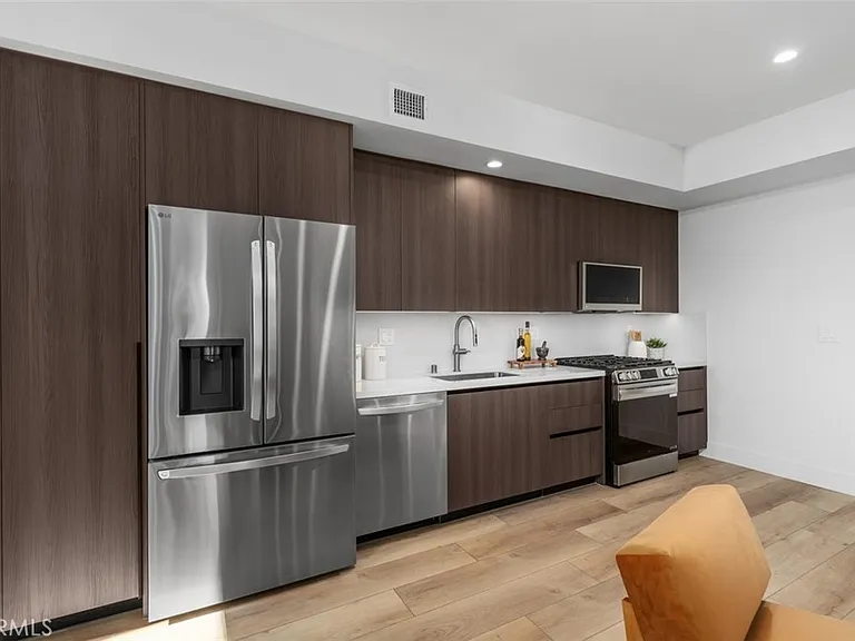 150 S Oak Knoll Ave #205 — Photo 5