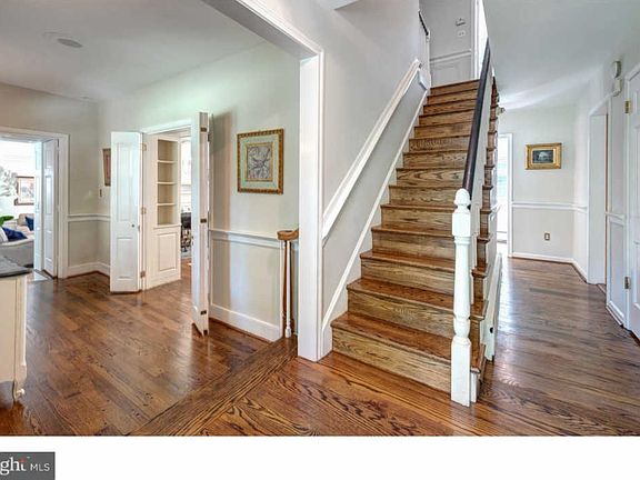 2nd image of 10 Woodland Cir