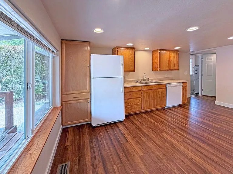 544 W 20th Ave — Photo 10