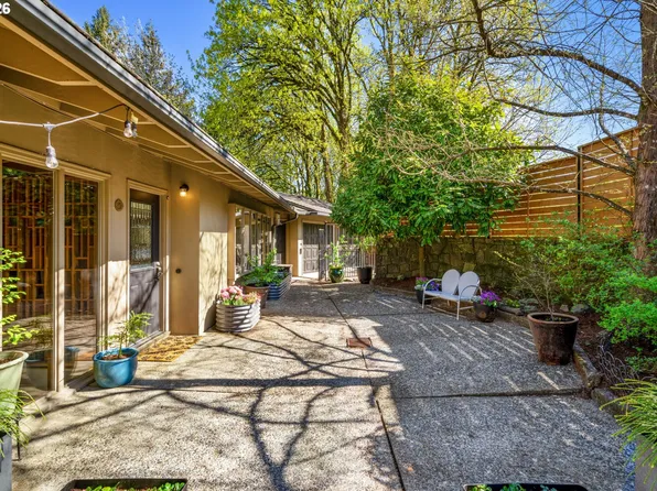2637 SW Patton Ct, Portland, OR 97201