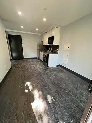 Rented by Delmark Realty LLC | media 14