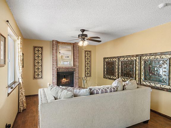 5th image of 383 Flemish Cir