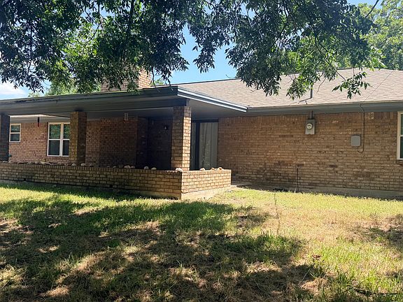 2nd image of 607 Estes Dr