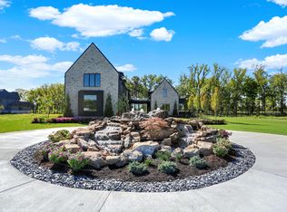 9475 Windy Hills Dr, Zionsville, IN 46077