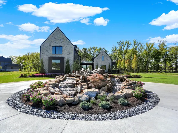 9475 Windy Hills Dr, Zionsville, IN 46077