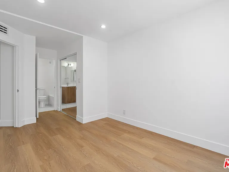 3939 Moore St #204 — Photo 17