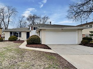 556 Willow Rd, Matteson, IL 60443