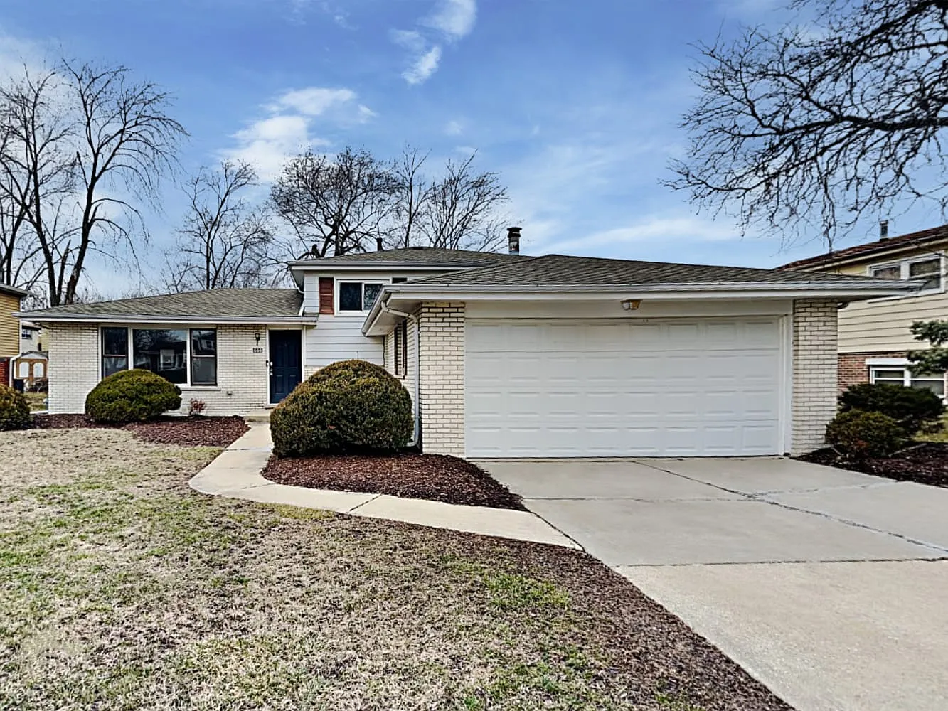 556 Willow Rd photo 1