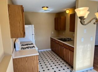 77 E Queenwood Rd #J, Morton, IL 61550