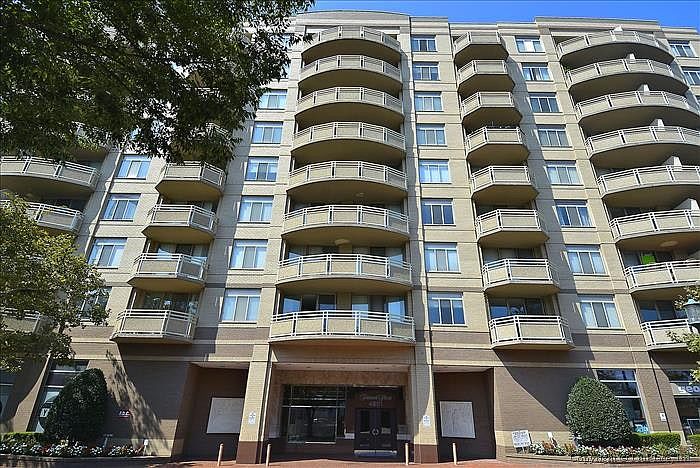 Fully furnished & renovated 1br, 1ba, 3 blks to METRO!
