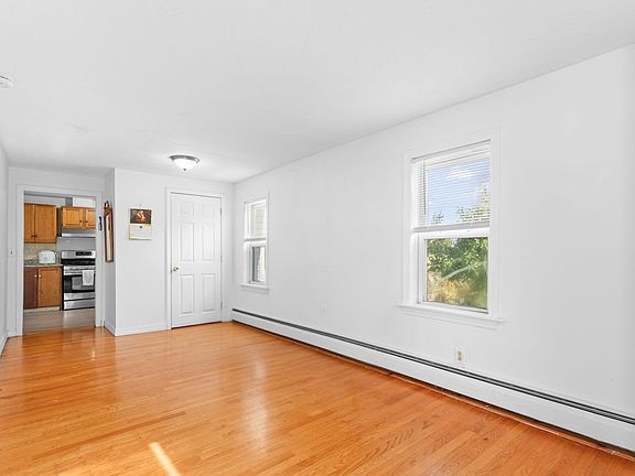 5th image of 576 Sea St