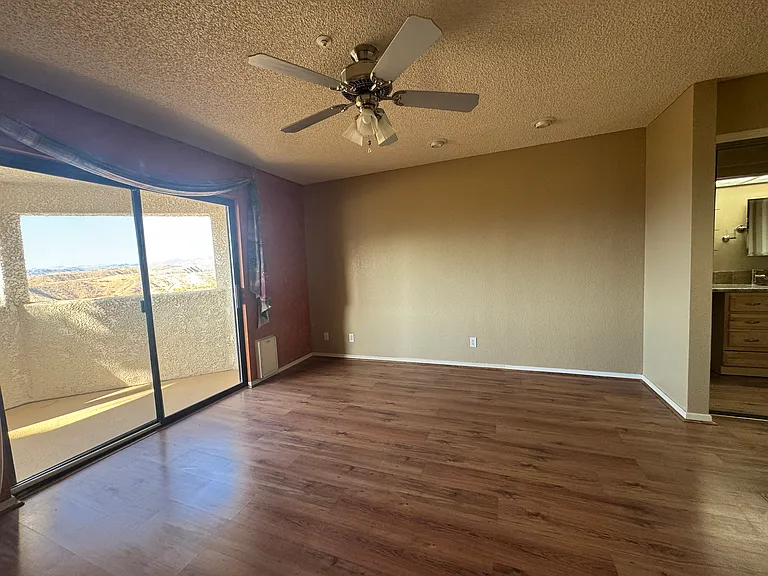 2022 Merrill Ln #6D — Photo 29