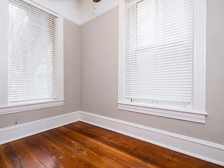 221 E 10th St #1 — Photo 17