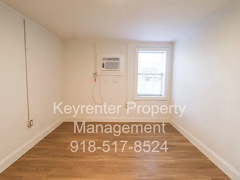 506 W 4th St Fourplex — Photo 11
