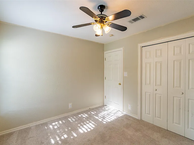 2604 Peach Tree Ln — Photo 9