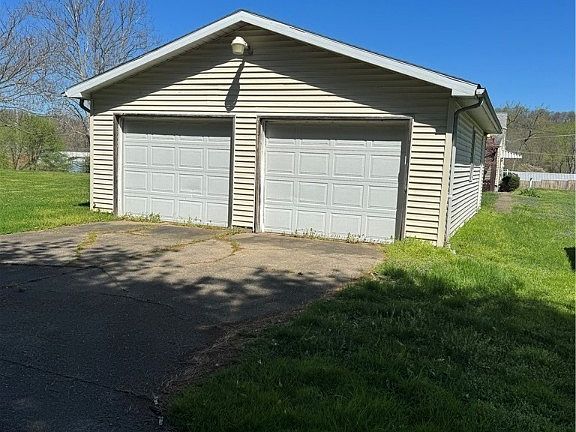 2nd image of 1305 Poplar St