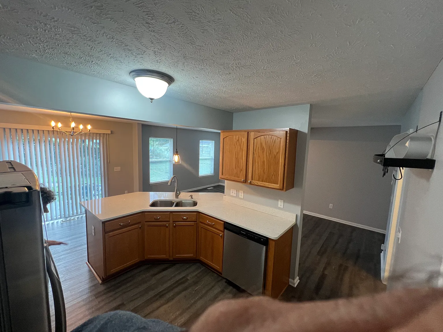 3 bed, 1365 sqft, $2,250 — Photo 3