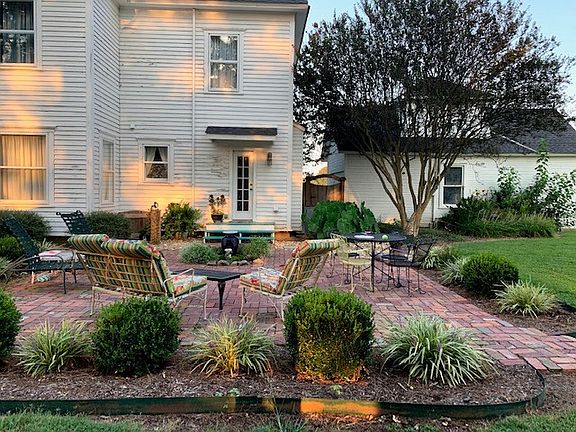 4th image of 303 W Champion Ave