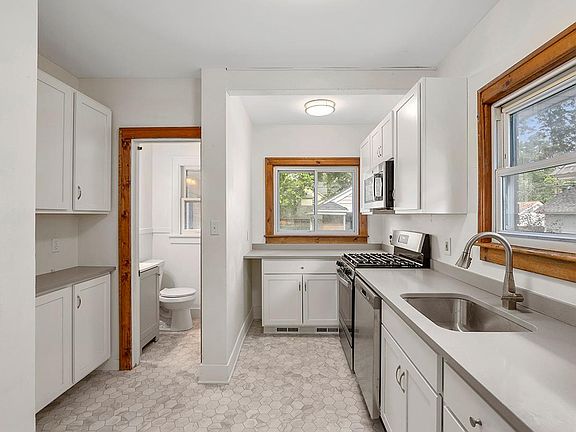 3rd image of 2041 Francis Ave SE