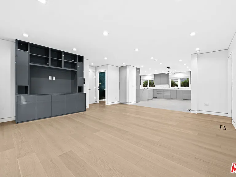 1211 S Sherbourne Dr #2 — Photo 2