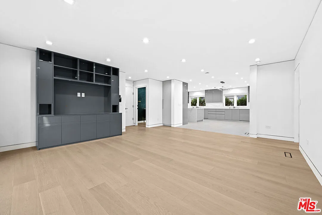 Building Photo - 1211 S Sherbourne Dr #2