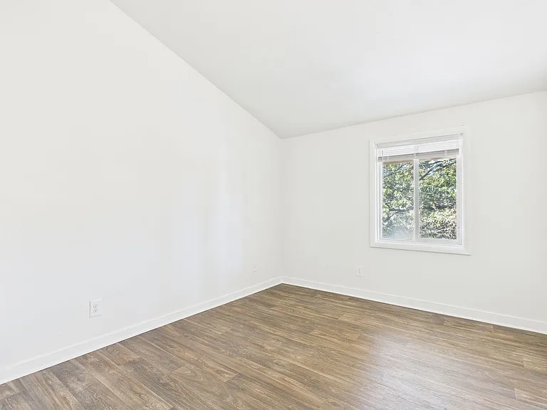 Forest Square Apartments — Photo 6