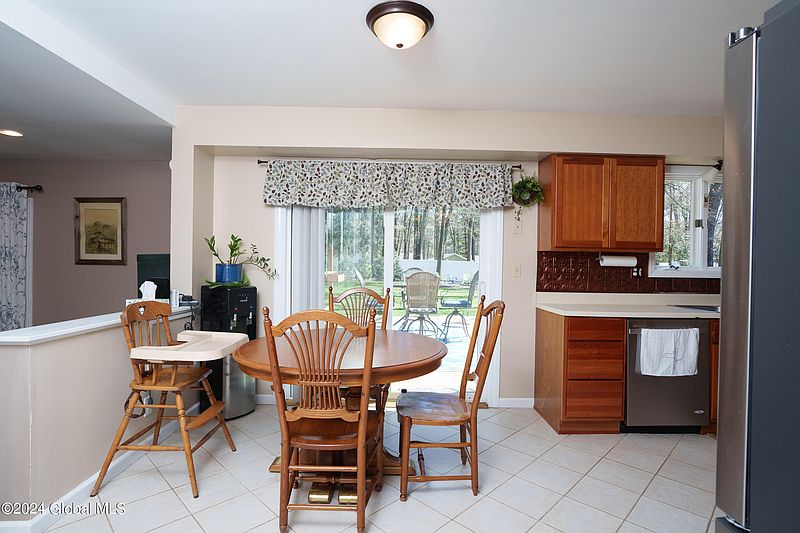 4th image of 28 Hemlock Drive
