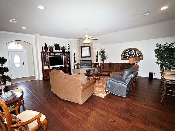 3rd image of 45 Augustine Ct
