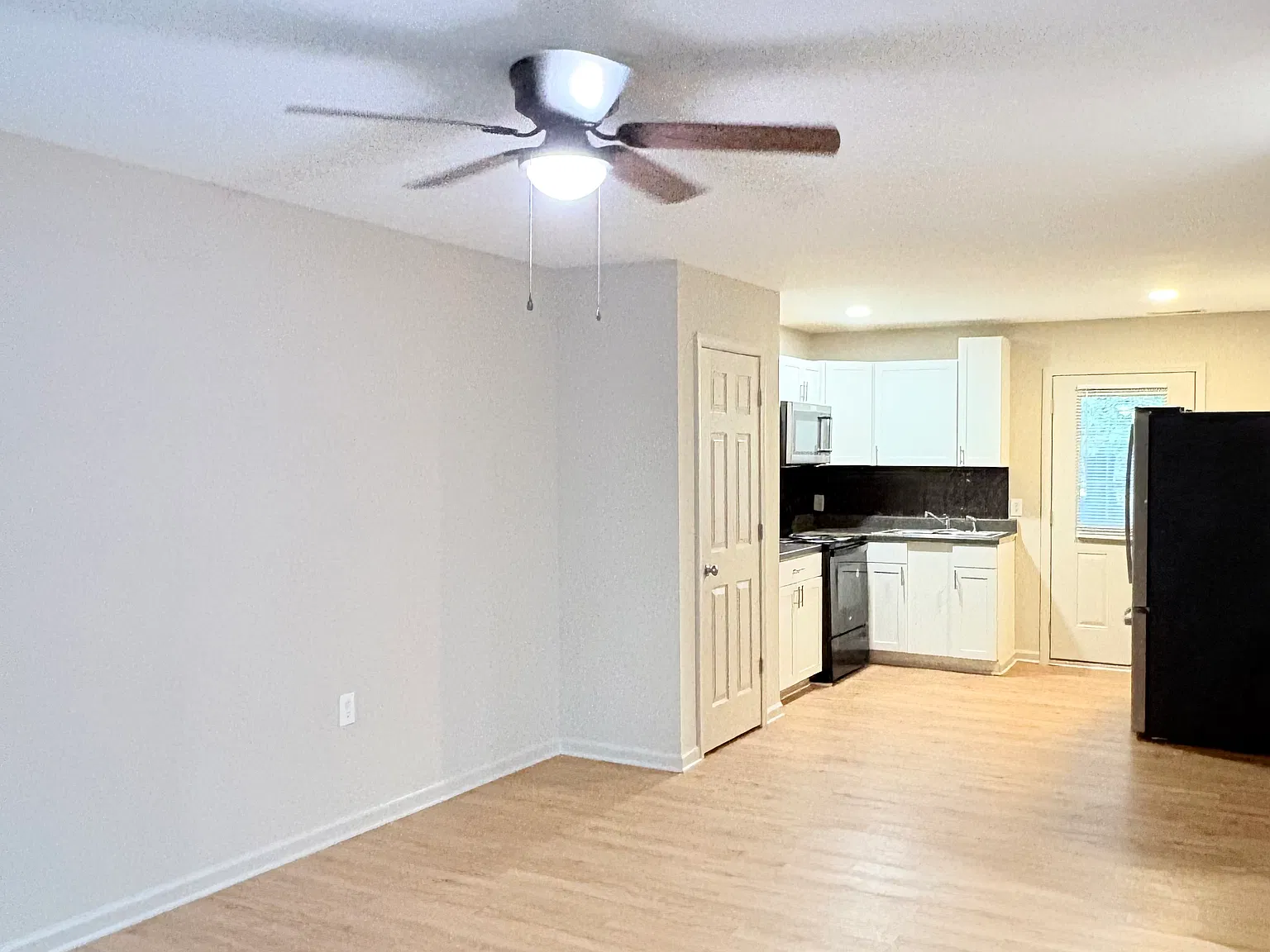 3 bed, $995 — Photo 3