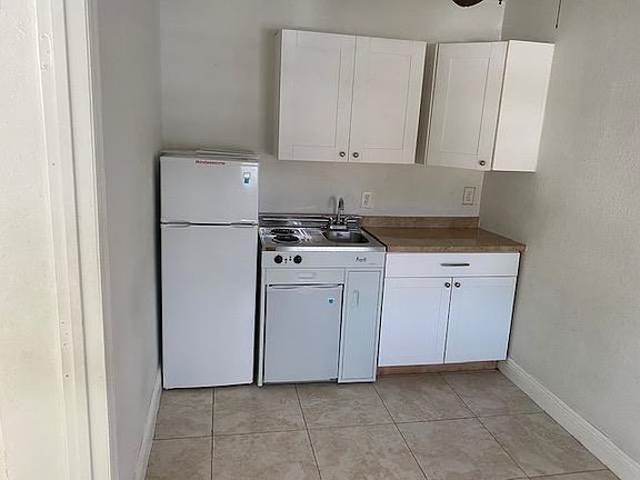 4th image of 2970 NW 15th St #2