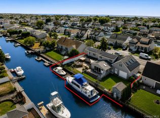 39 Jackson Place, Massapequa, NY 11758