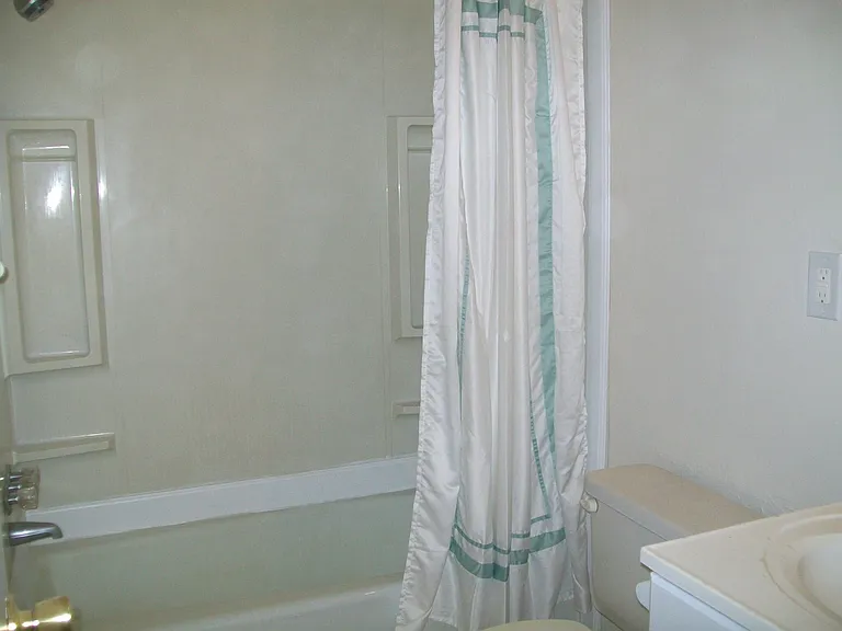 207 N Fern Ave — Photo 3