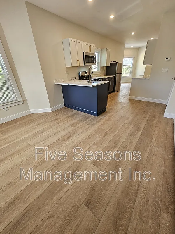Studio, 1.0 bath, 450 sqft, $1,650 — Photo 3