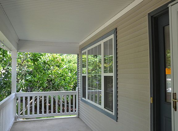 2nd image of 3322 Hampshire Ln