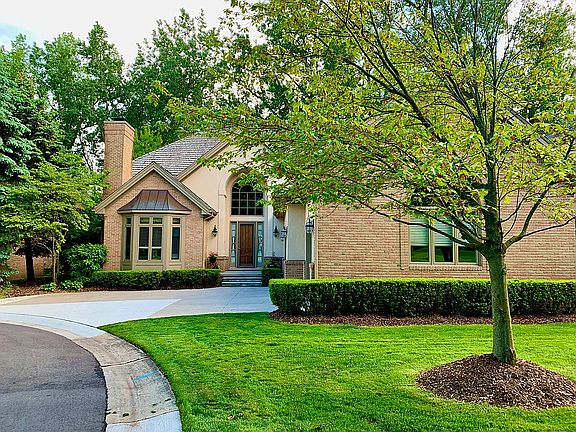 2nd image of 7 Gleneagles Ct #20