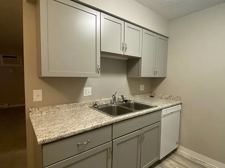Parkview Apartments — Photo 7