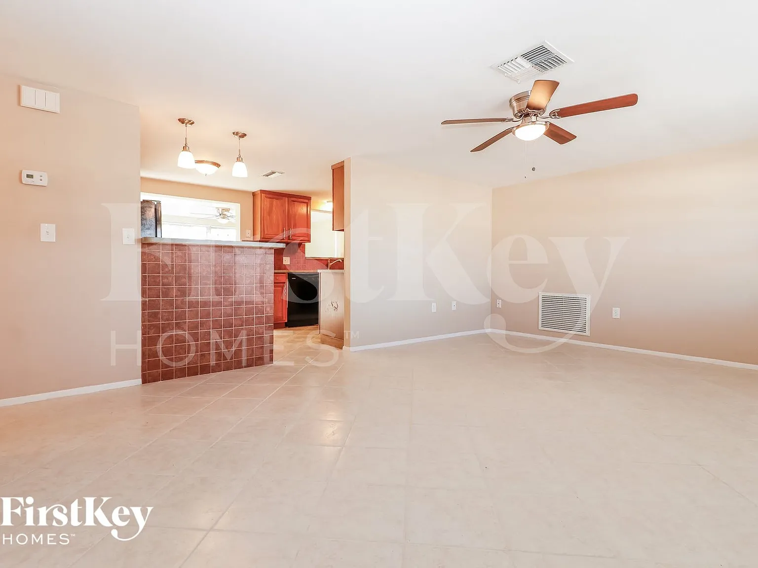 3 bed, 2.0 bath, 1338 sqft, $2,005 — Photo 2
