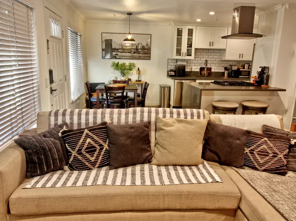 623 Walnut Ave, Long Beach, CA