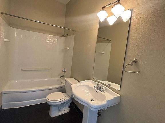 4th image of 753-755 Saint Helens Ave #401