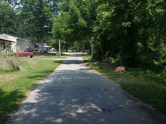 5th image of 46 Peony St
