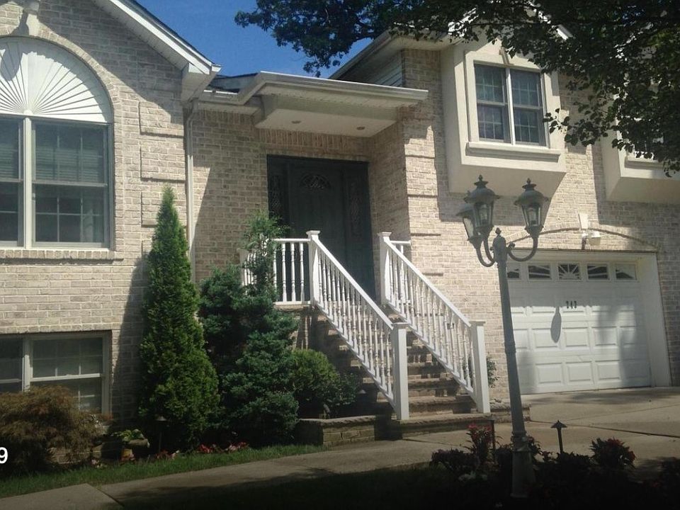 1st image of 243 Bayview Ave