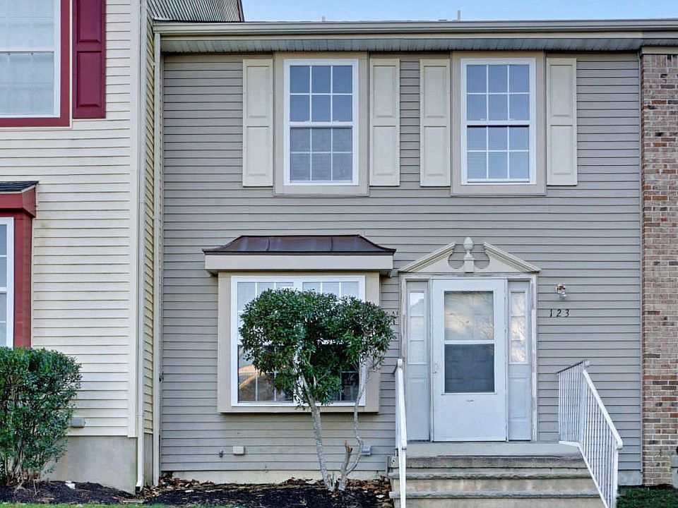 1st image of 123 Liverpool Ct #1000