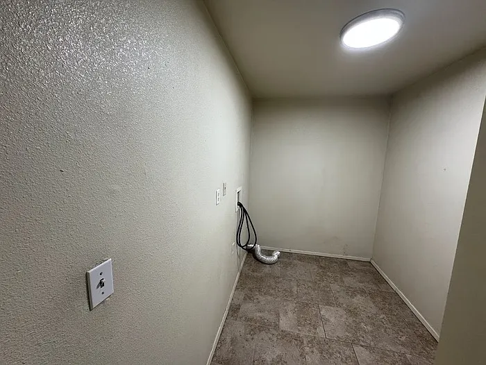 3 bed, 1.0 bath, 984 sqft, $1,595 — Photo 4
