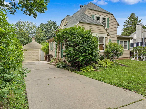 1540 W Logan St, Freeport, IL 61032