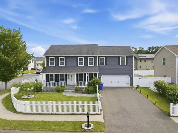 37 Wells St, Springfield, MA 01104